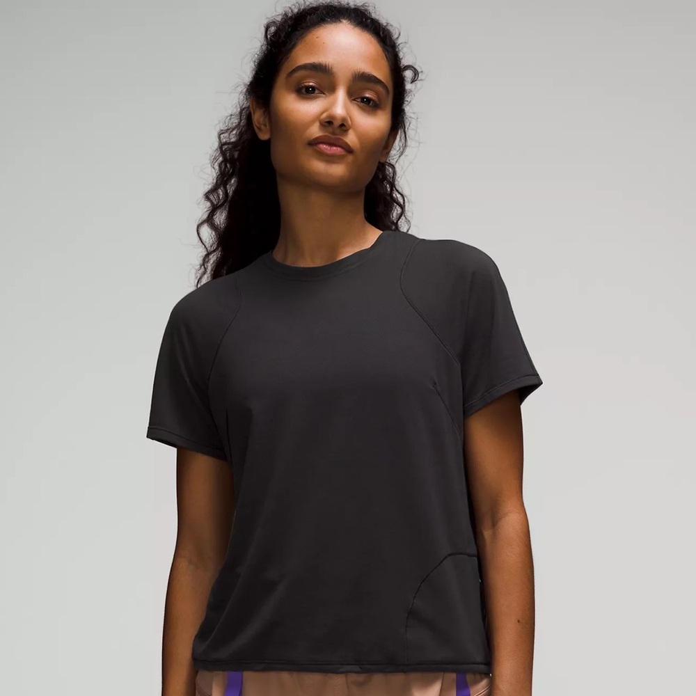 Lululemon Lightweight Cinched Hem
Hiking T-Shirt